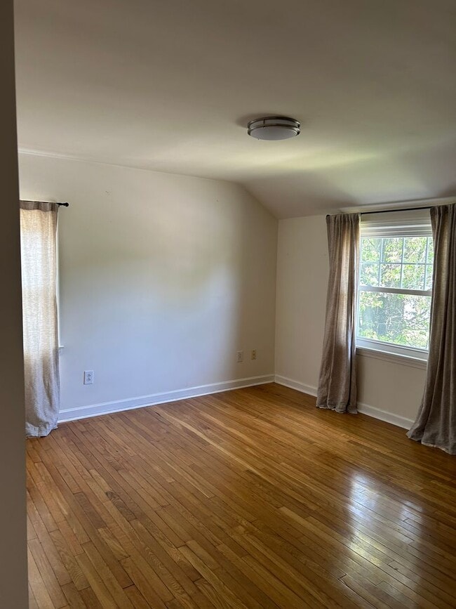 Building Photo - Spacious Colonial For Rent in Lyndhurst