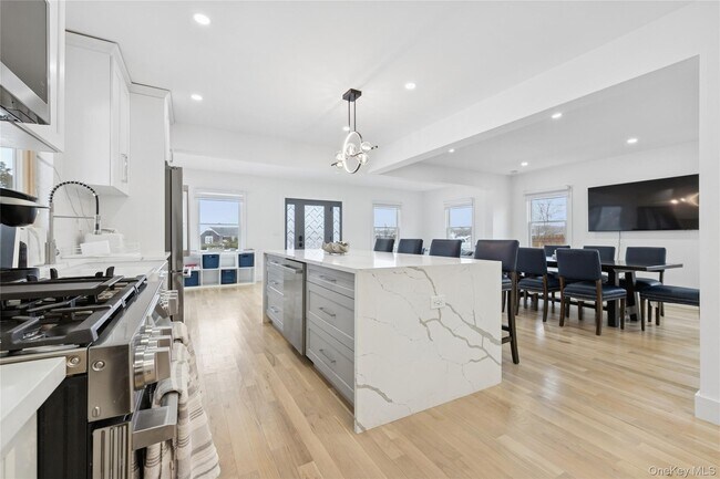 Building Photo - 10 Sagamore Rd