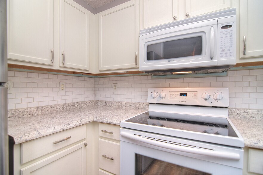 Building Photo - 158 Portestown Way