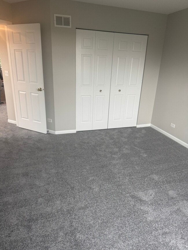 Building Photo - 11S473 Rachael Ct