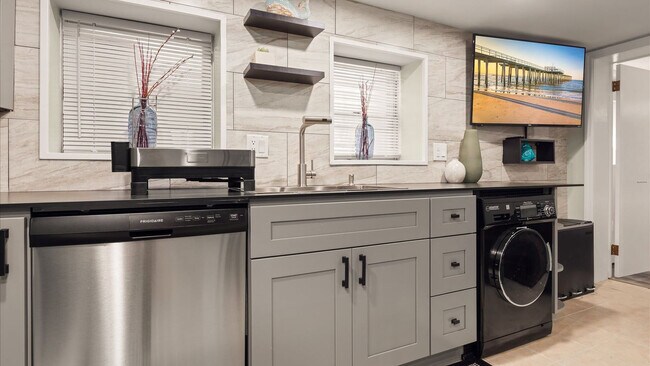 Building Photo - 27 S Oakland Ave