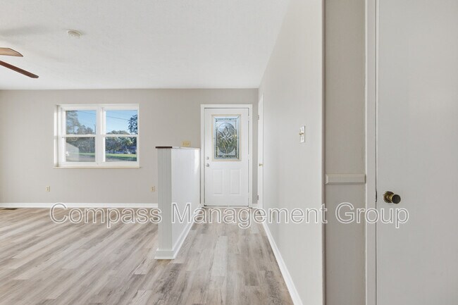 Building Photo - 7800 Temple Acres Dr