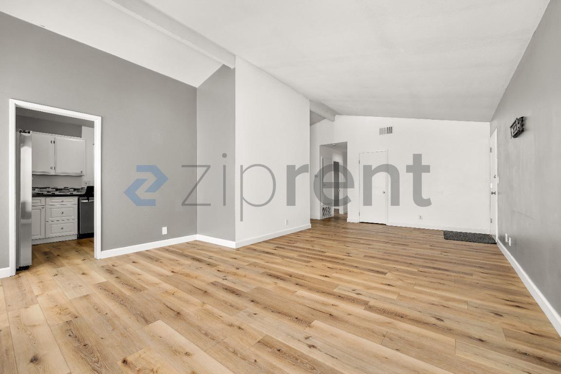 Building Photo - Unit
