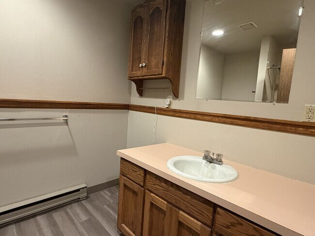 Building Photo - 2013 Custer Dr