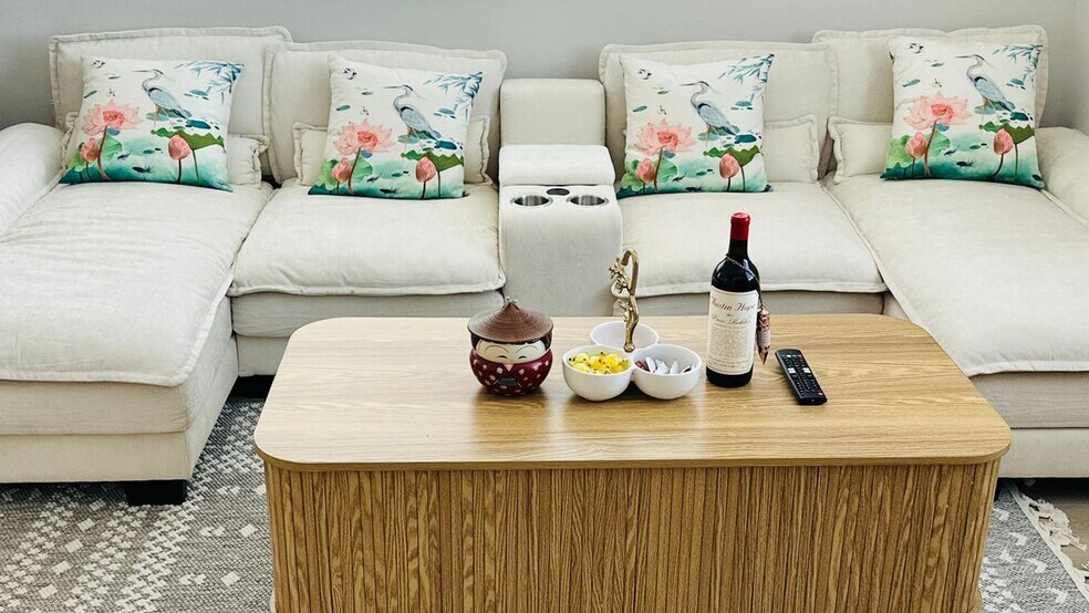 Building Photo - 1121 Tropic Ct