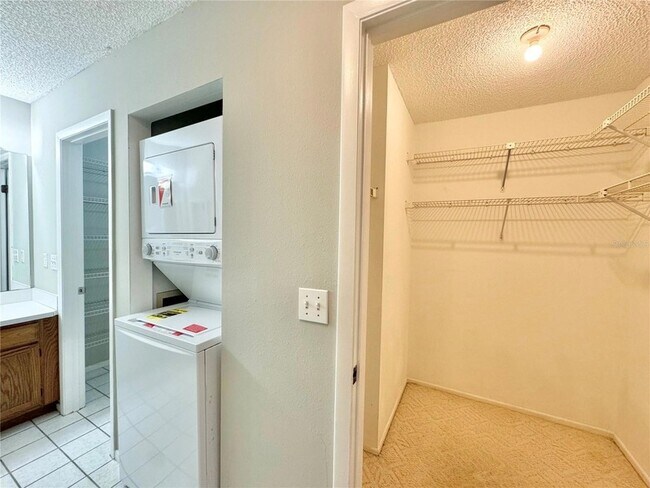 Building Photo - 8302 Waterview Way