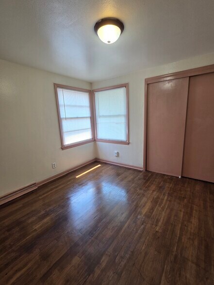 Building Photo - 453 S 72nd St