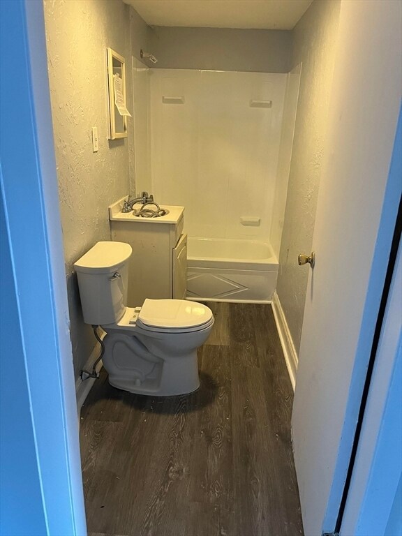 Building Photo - 106 Kilburn St