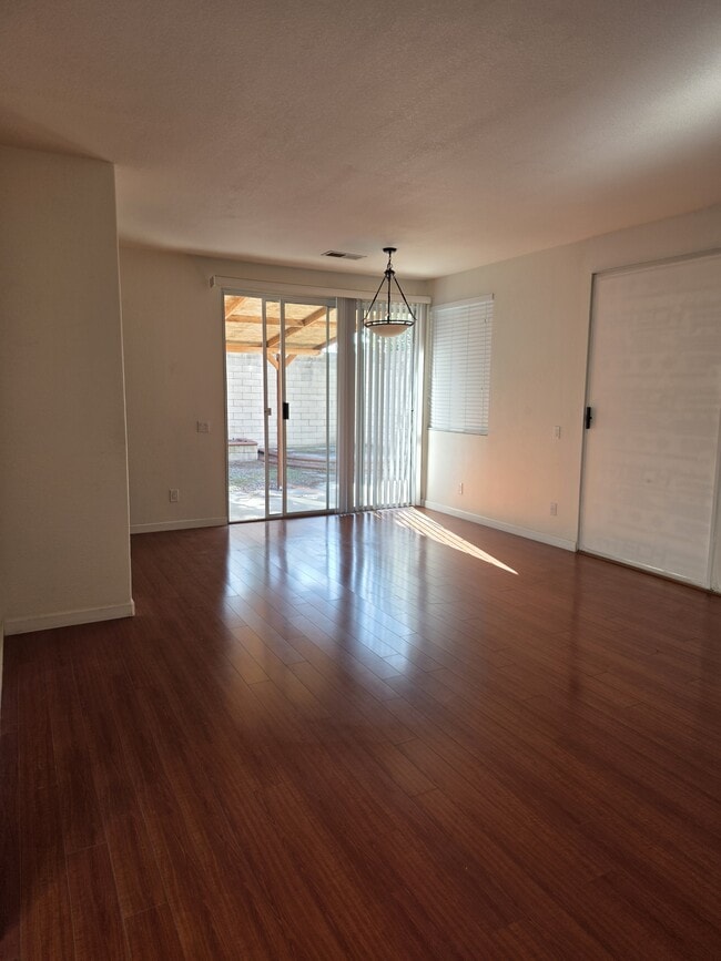 Building Photo - 10754 Westonhill Dr