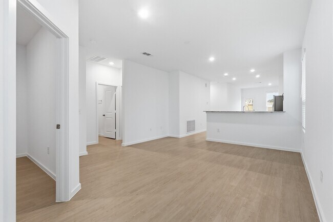 Building Photo - 26299 Arrowleaf Dr