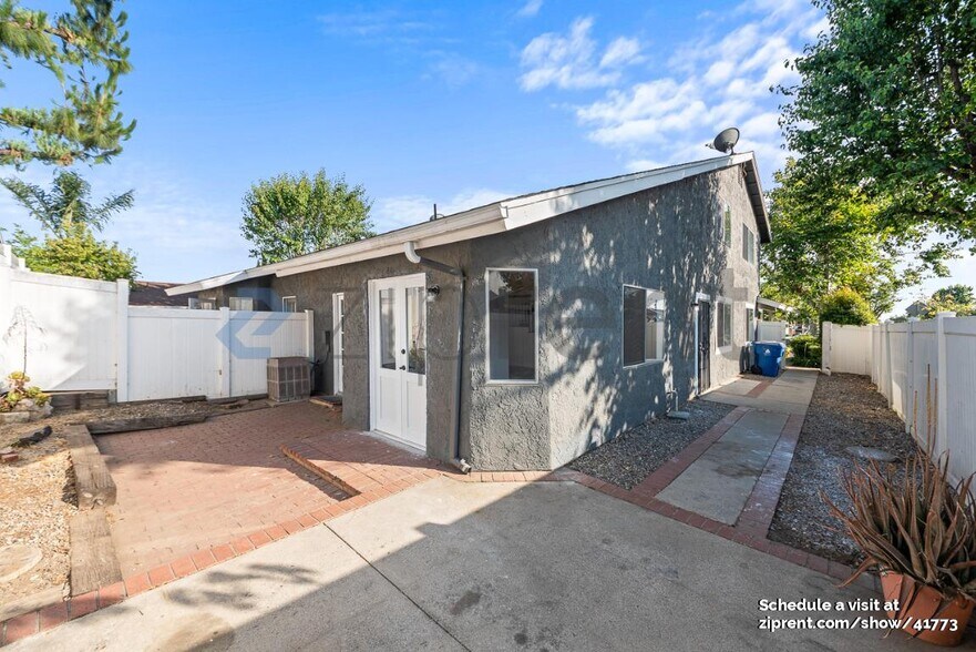 Building Photo - 14140 Oro Grande St