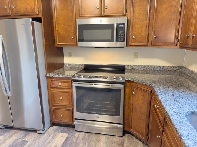 Building Photo - 4549 1/2 Hedgerow Dr