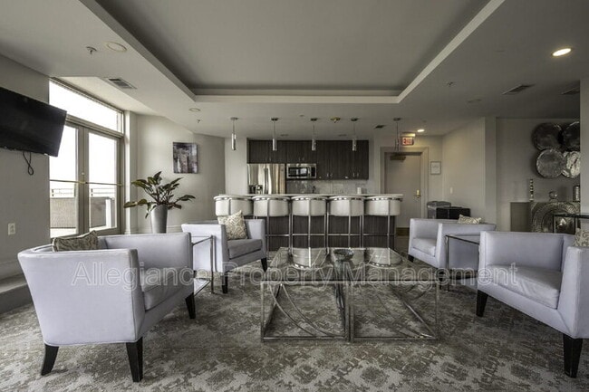 Building Photo - 3600 S Glebe Rd