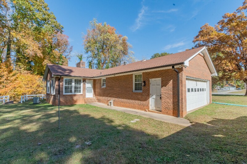 Building Photo - 1060 Kerner Rd