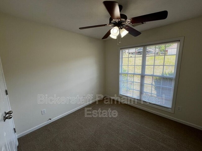 Building Photo - 20 Redwood Dr