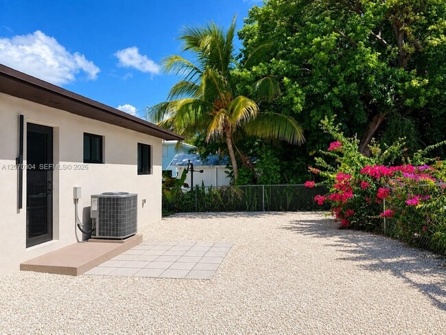 Building Photo - 226 Hispanola Rd