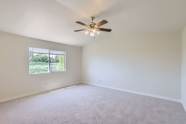 Building Photo - Gorgeous 4 Bed 2.5 Bath Home in Wolf Creek!