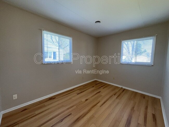 Building Photo - 1020 E Fischer St