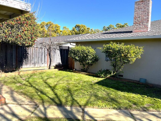 Building Photo - 7731 Filice Dr