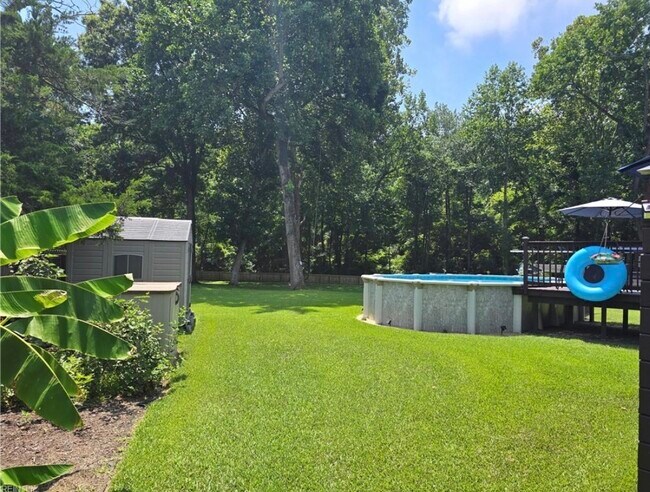 Building Photo - 2233 Paris St