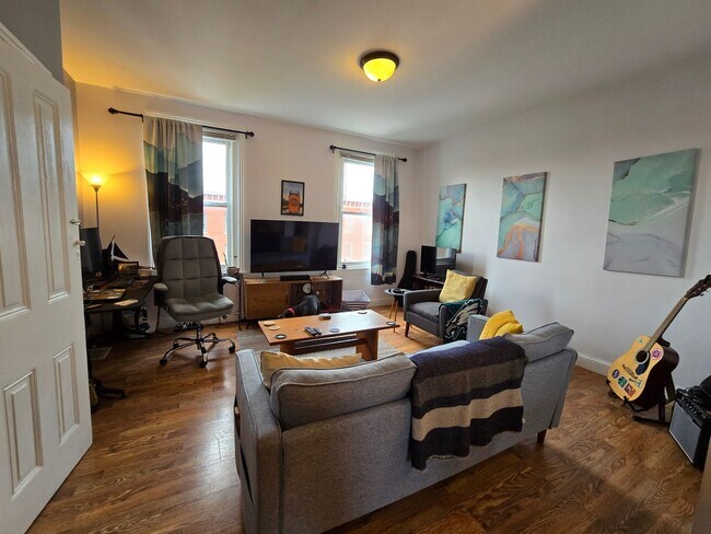 Building Photo - 2914 W Girard Ave