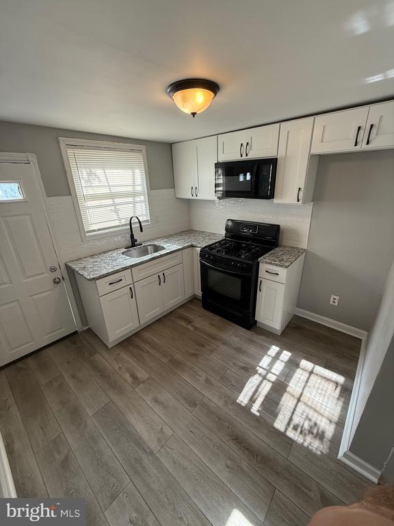 Building Photo - 2140 Ann St