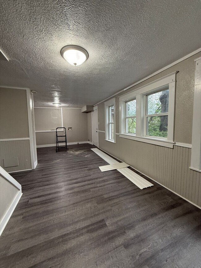 Building Photo - Beautiful House on the Elkhart River