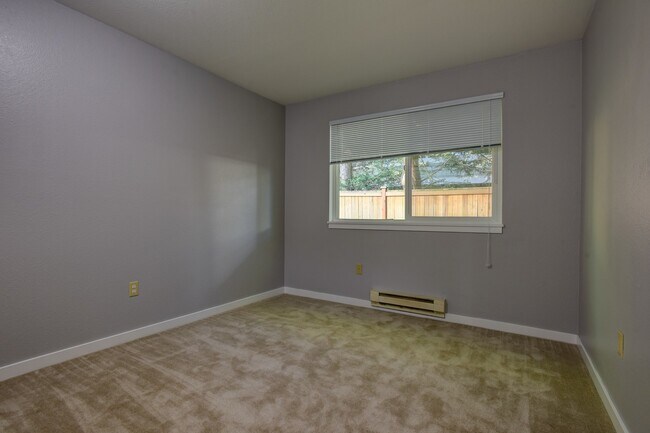 Building Photo - Ballinger Way Condo