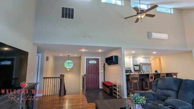 Building Photo - Huge waterfront home, fully furnished, boa...