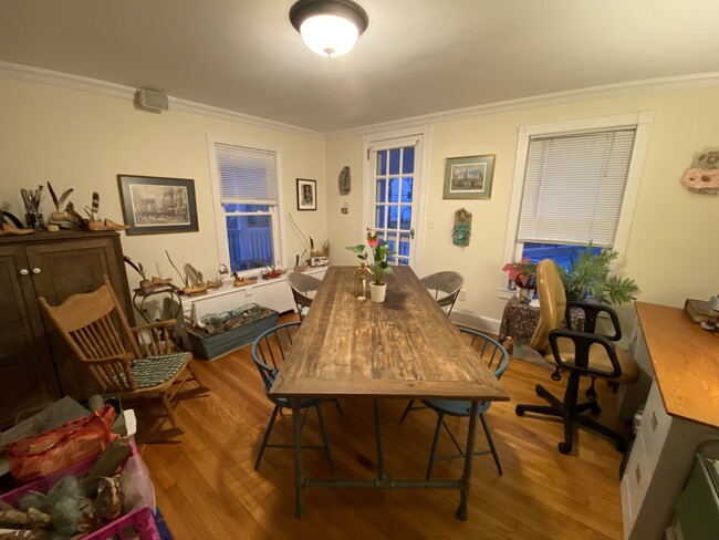 Living/dining area - 381 Bedford Rd