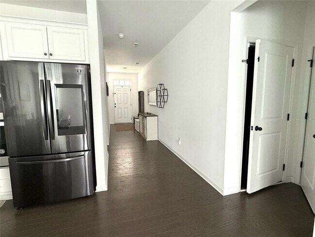 Building Photo - 5575 Coltman Dr