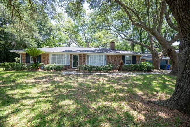Primary Photo - 734 James Dr