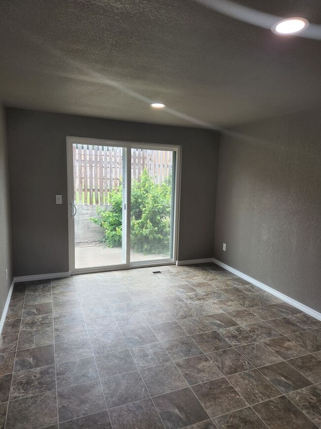 Building Photo - 1218 S 41st Ave