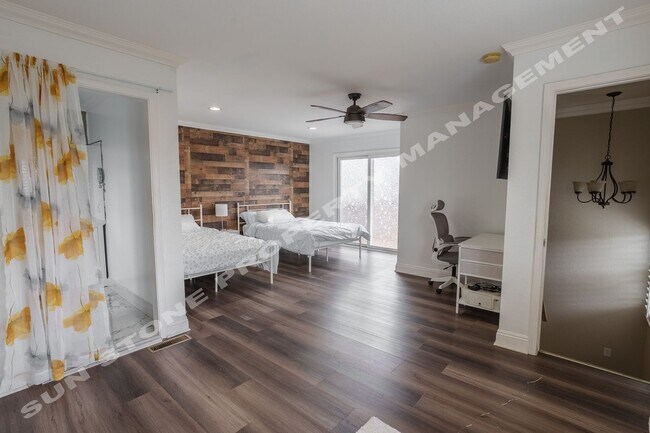 Building Photo - Luxury 4 Bed 3 bath