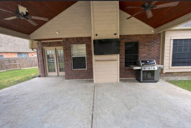 Building Photo - 1811 Emerald Lake Ct