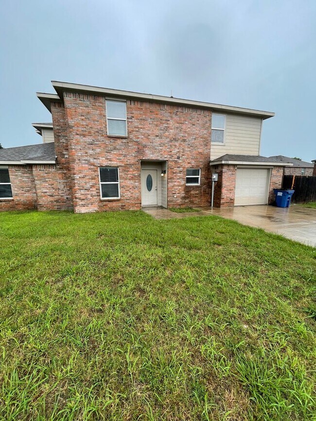 Building Photo - 1101 Parkview Dr
