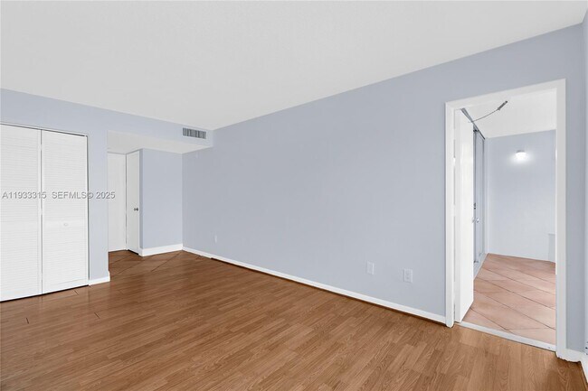 Building Photo - 1300 NE 191st St