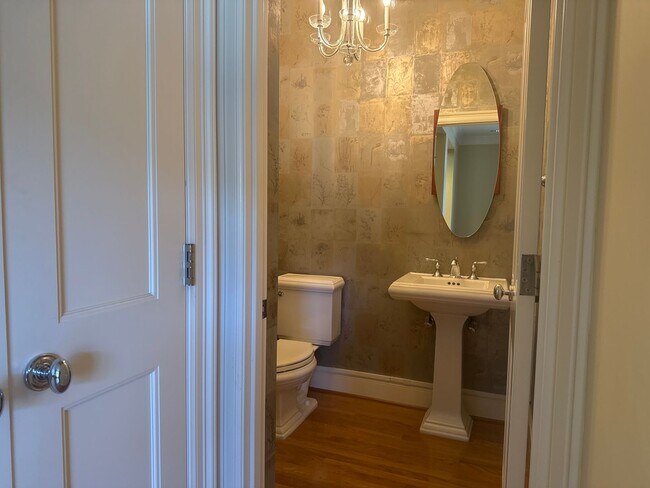 Building Photo - Dec Special Promotion!  Exceptional 3 bed, 3 bath in Houghton Kirkland.  Move in Ready.