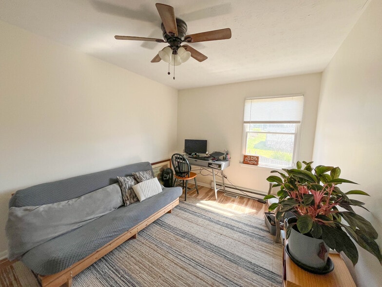 Building Photo - 440 Pleasant View Dr