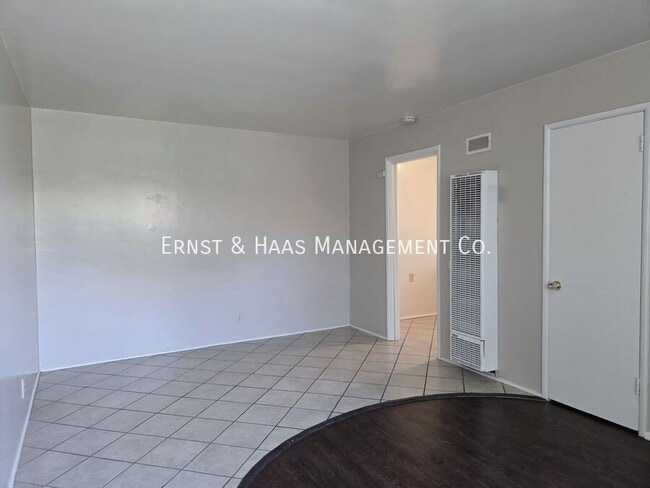 Building Photo - 4552 N Lakewood Blvd