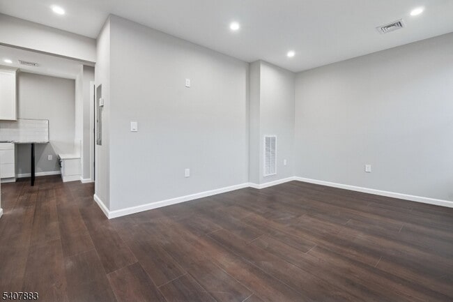 Building Photo - 266 Morris Ave