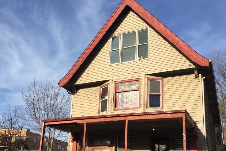 Building Photo - 554 W Doty St