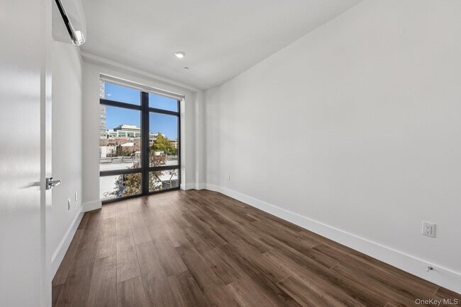 Building Photo - 199 E Post Rd