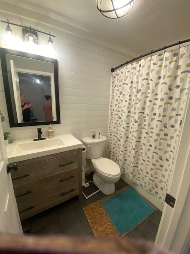 Building Photo - Loudon 37774 - 3 bedroom, 2.5 bath home - ...