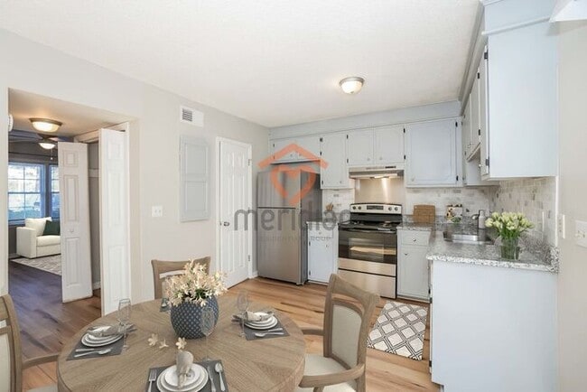 Building Photo - Charming 2-Bedroom Townhome in Prime West Ashley Location