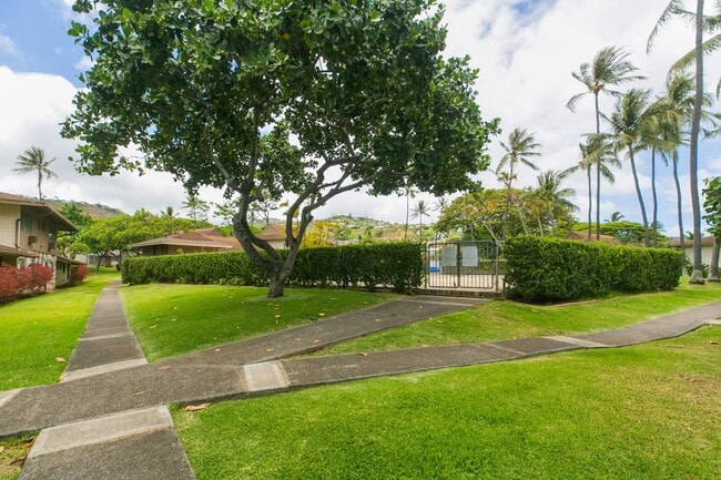 Building Photo - Tropic Garden Townhouse 2b1.5b1pkg