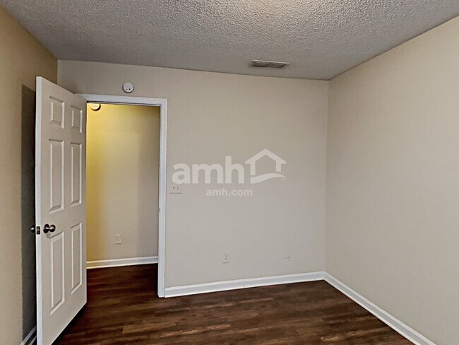 Building Photo - 209 Signet Ct