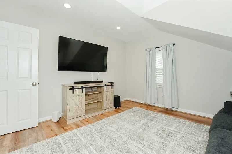 Building Photo - 35 Grove St