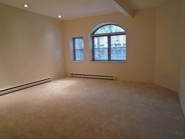 Primary Photo - 60 Saint Germain St