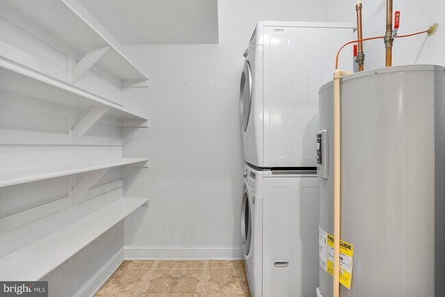 Building Photo - 25 E Boscawen St